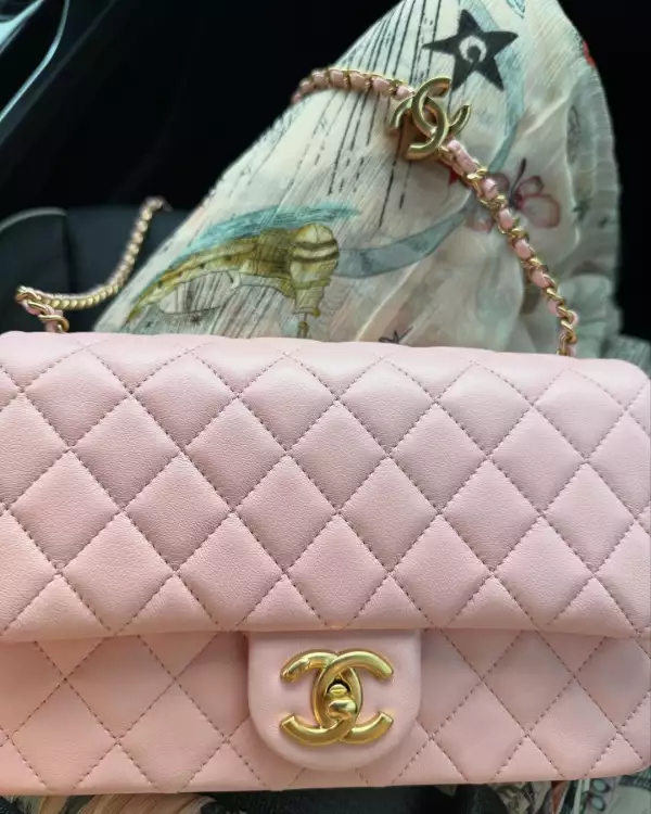thalia-cumpleaños-54-recibe-chanel.jpg
