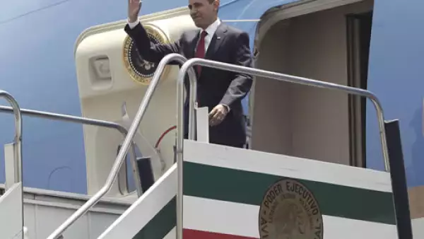 El presidente estadounidense arribó la tarde de este jueves a la Ciudad de México para tratar de intensificar las relaciones bilaterales. Fue recibido por la Canciller, Patricia Espinosa, y el embajador de México en EU, Arturo Sarukhán.