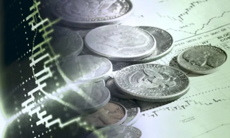 Si tienes temor de la volatilidad en 2012, toma en cuenta algunas recomendaciones para proteger tus inversiones de un entorno adverso.  (Foto: Thinkstock)