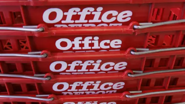 Las minoristas de artículos de oficina estarían en conversaciones para una fusión. (Foto: AP)
