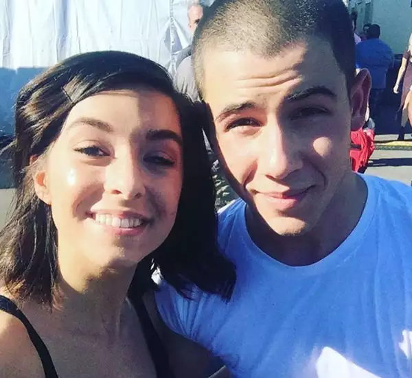 Nick Jonas compartió una foto de él y Christina en Instagram.