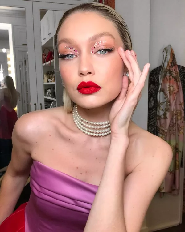 tendencia-maquillaje-verano-brillo.jpg