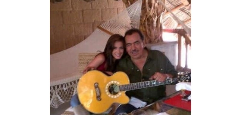Anahí pasó un rato con Joan Sebastian, de quien es fan.