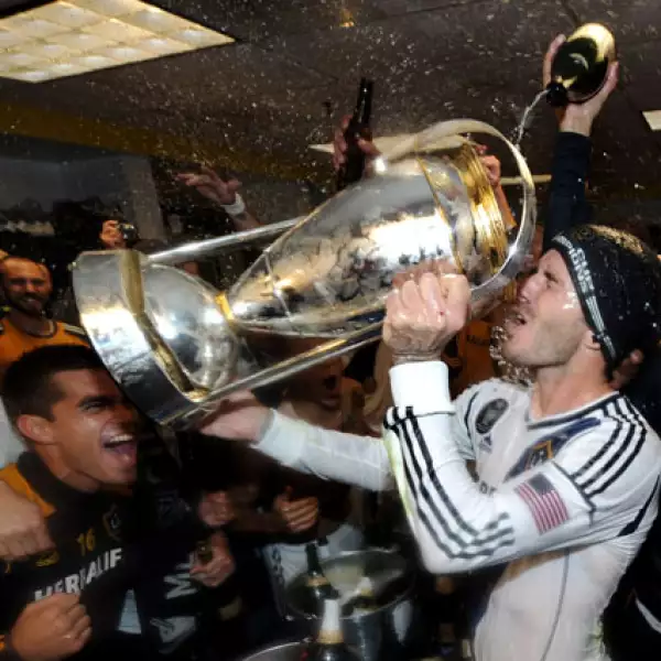 El centrocampista inglés David Beckham dijo adiós a su experiencia en la MLS con un triunfo del Galaxy de Los Ángeles en la final contra el Dynamo de Houston.