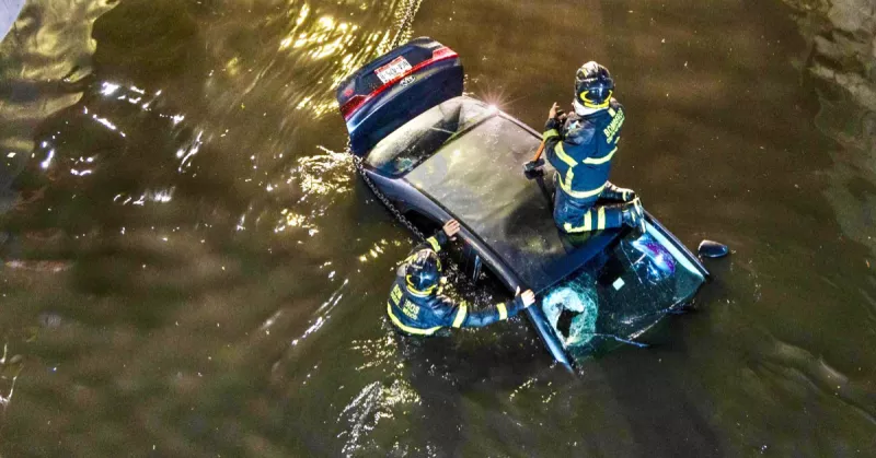 ¿Se inundó tu auto? Los municipios del Valle de México que sí pagan los daños 