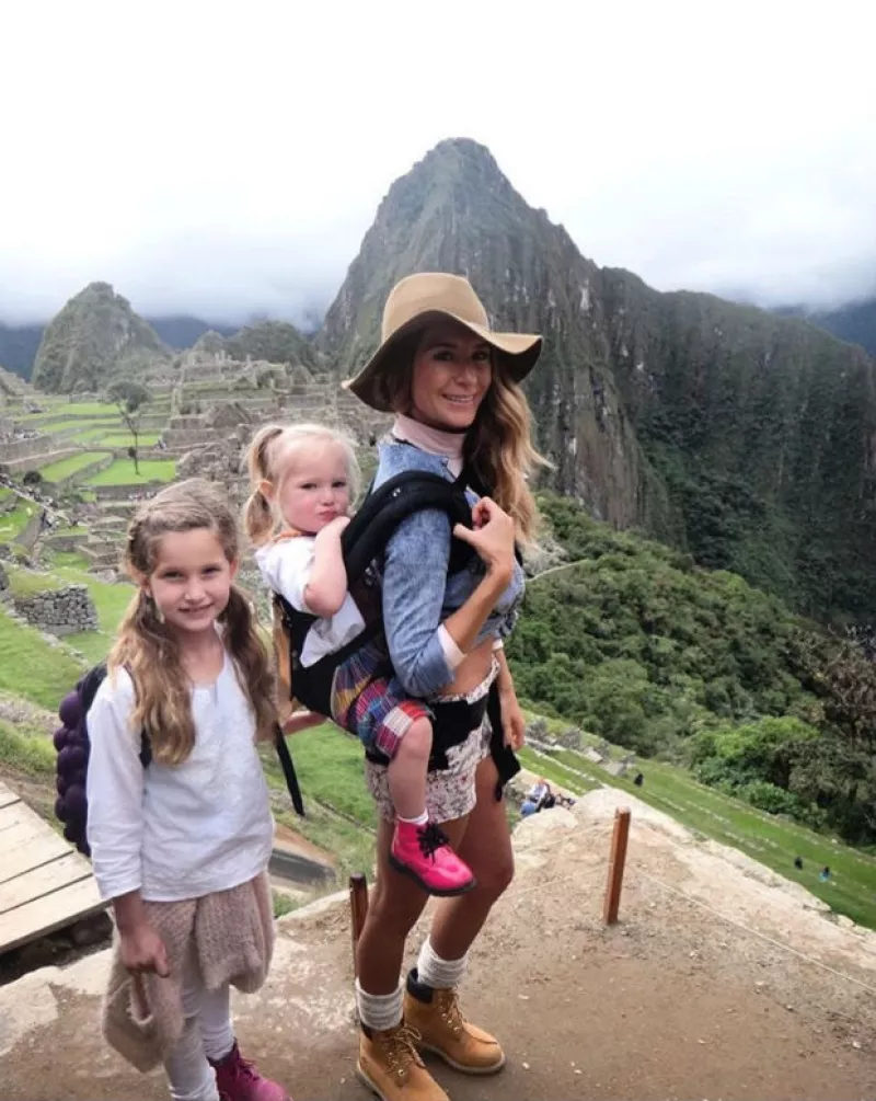 Con el hashtag #ElissaMirandayGeraldineaMachuPicchu, la actriz compartió con sus seguidores la visita madre e hijas a uno de los lugares más emblemáticos en Perú.