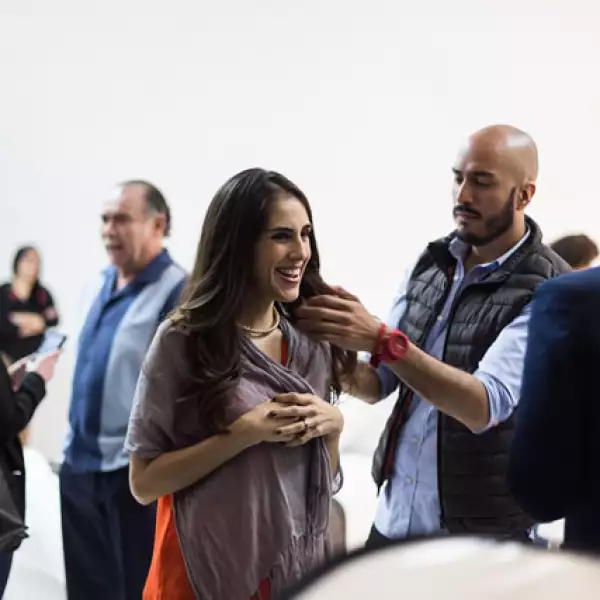 Sin embargo, su profesionalismo no le impide pasarla bien.