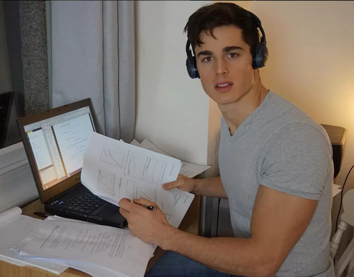 Pietro es maestro de matemáticas.