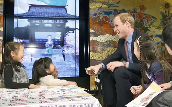 Dibujar kimonos fue una de las actividades que realizó con los niños de Motomiyae.