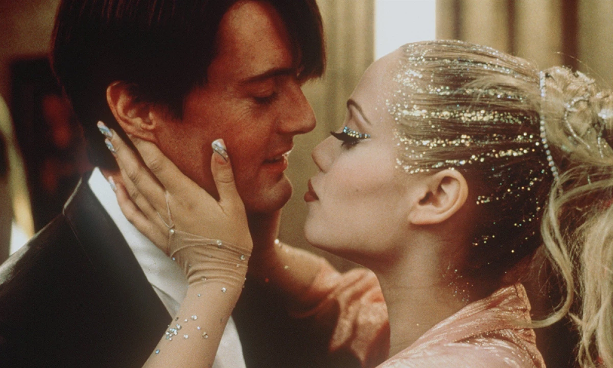 Showgirls, 1995