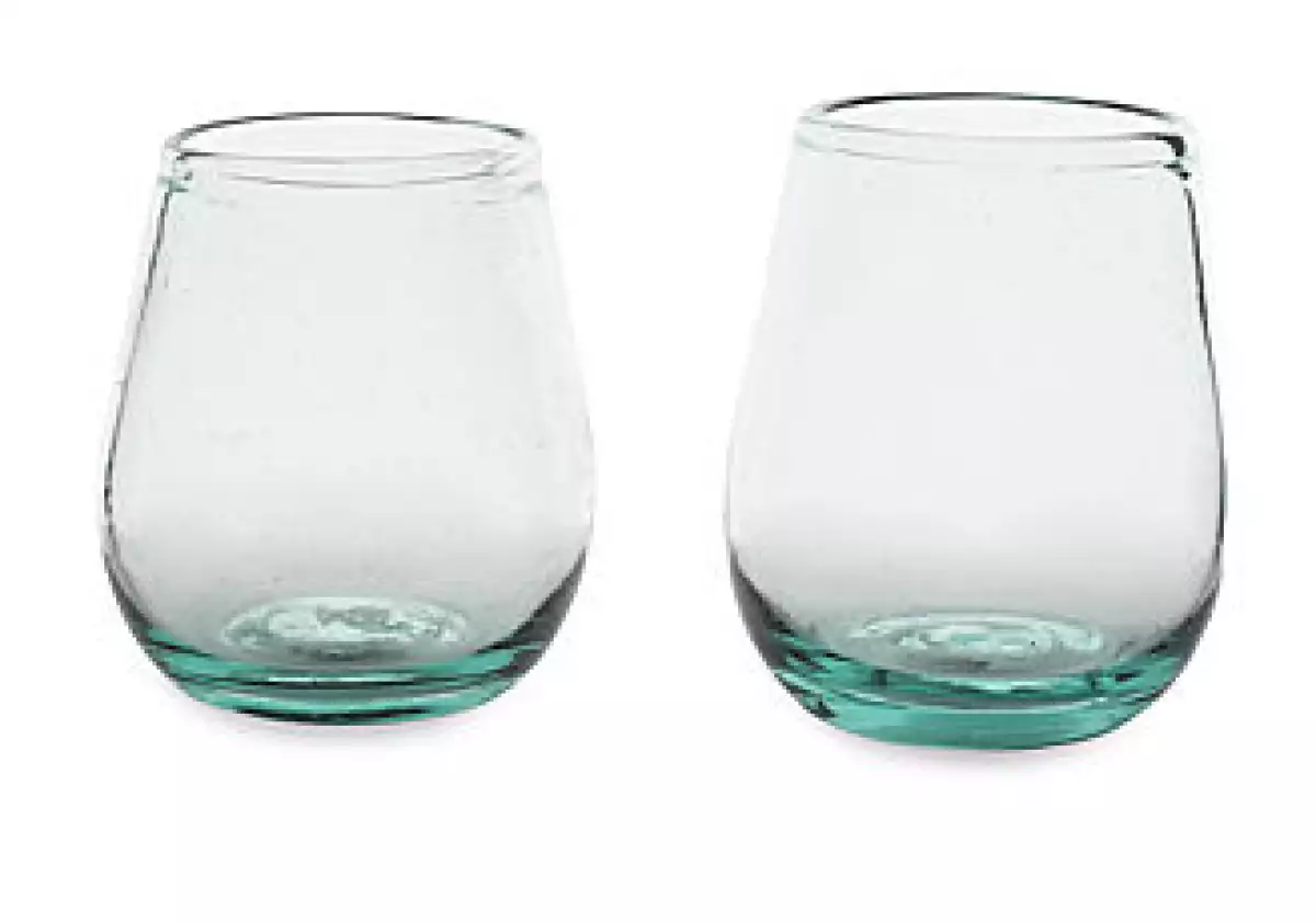 La firma de Brooklyn UncommonGoods fabrica vasos a partir de parabrisas. (Foto: Especial)