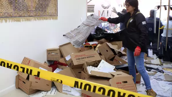 Fepade asegura centro de operaciones del PAN.