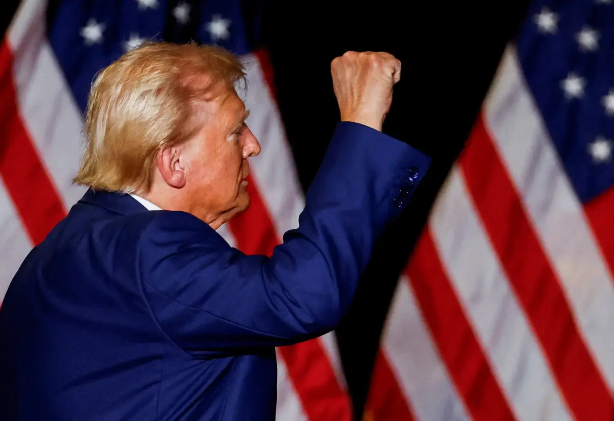 El candidato presidencial republicano y ex presidente de los Estados Unidos, Donald Trump, hace gestos en un mitin en Las Vegas, Nevada, EE. UU. el 13 de septiembre de 2024.