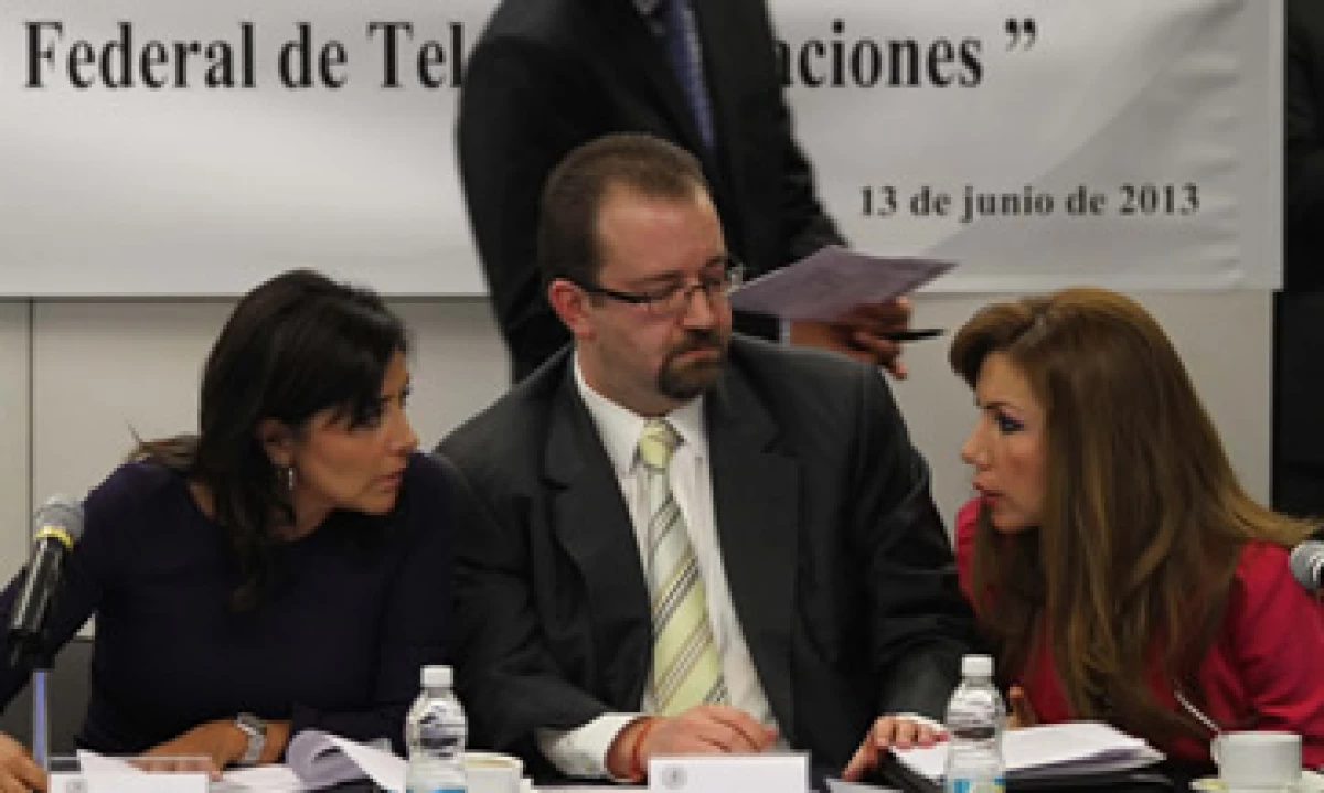 De Swaan pidió a los senadores que definan el presupuesto que se requerirá para culminar el apagón a nivel nacional. (Foto: Notimex)