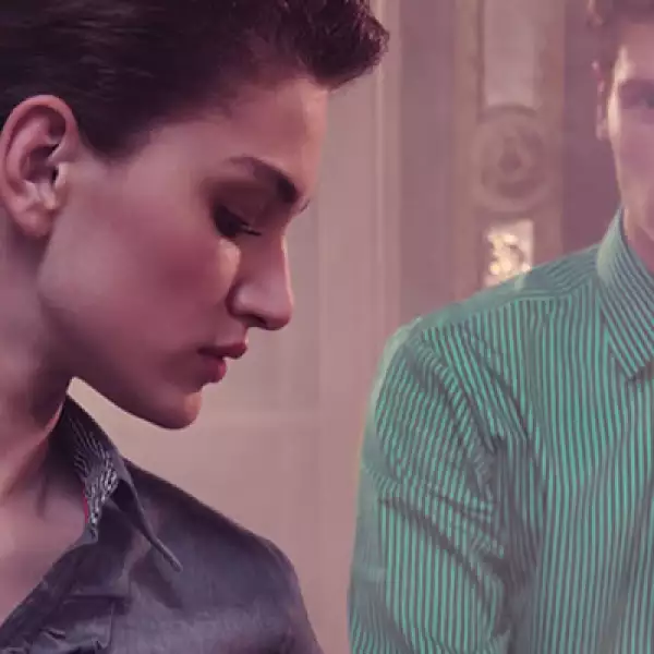 La marca también tiene opciones de camisa para mujer, las cuales guardan detalles en sus forros para darle un toque femenino.