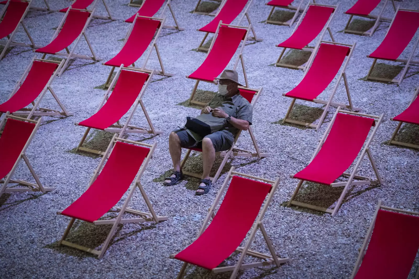 FRANCE-ART-THEATRE-FESTIVAL-HEALTH-VIRUS