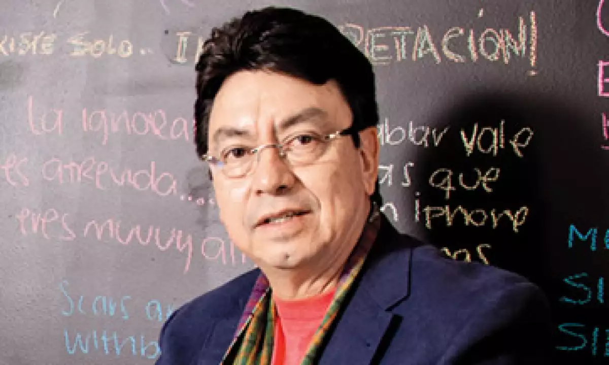 En su oficina, Guillermo Lara tiene un pizarrón lleno de mensajes de agradecimiento de sus jugadores. (Foto: Ramón Sánchez Belmont)