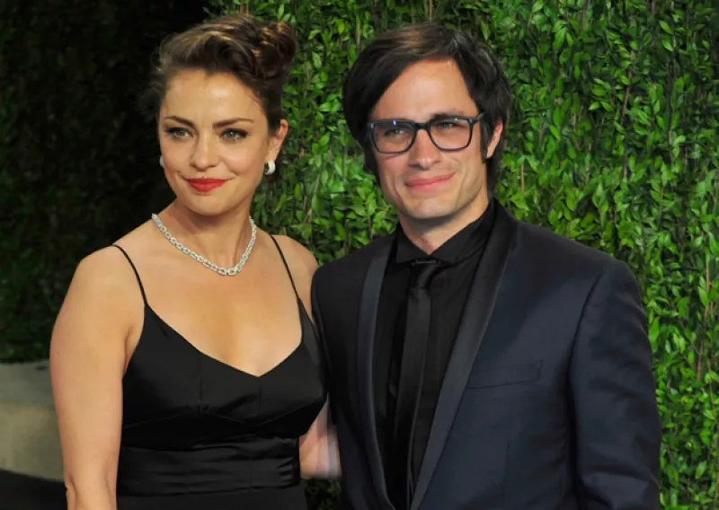 La actriz argentina novia del actor mexicano descartó que vaya a casarse próximamente con él, luego de que medios argentinos corrieran el rumor de que se unirían en matrimonio en estos días.