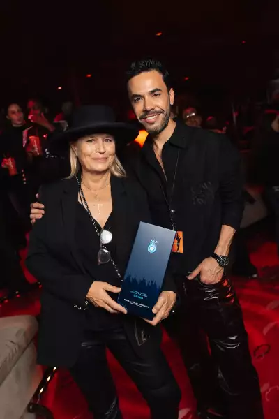 Karol G y el brindis 200 Copas por Casa Dragones en el Crazy Horse de París