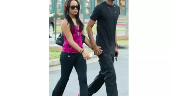 A pesar de que Bobbi Kristina y su novio Nick Gordon crecieron juntos, pues es su hermano adoptivo, la pareja podría estar organizando su boda, noticia que no tiene nada contenta a su abuela