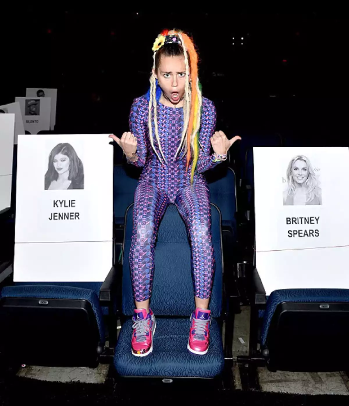 Poco a poco MTV revela las sorpesas que tendrá esta noche. De momento, podemos saber qué celebs estarán una al lado de la otra y quiénes no se podrán topar por nada del mundo.