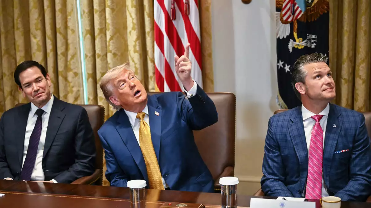 Trump considera aranceles de 50% al cobre y de 200% a productos farmacéuticos