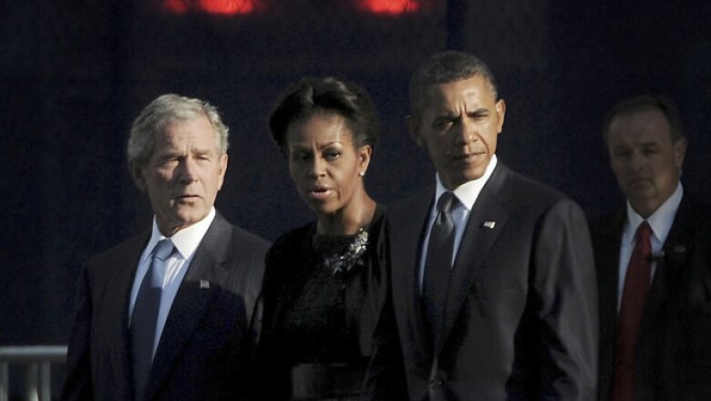 "Dios es nuestro amparo y fortaleza", dijo el presidente Barack Obama al leer un pasaje bíblico. El mandatario y su antecesor, George W. Bush, encabezaron la ceremonia en NY por el décimo aniversario de los ataques.