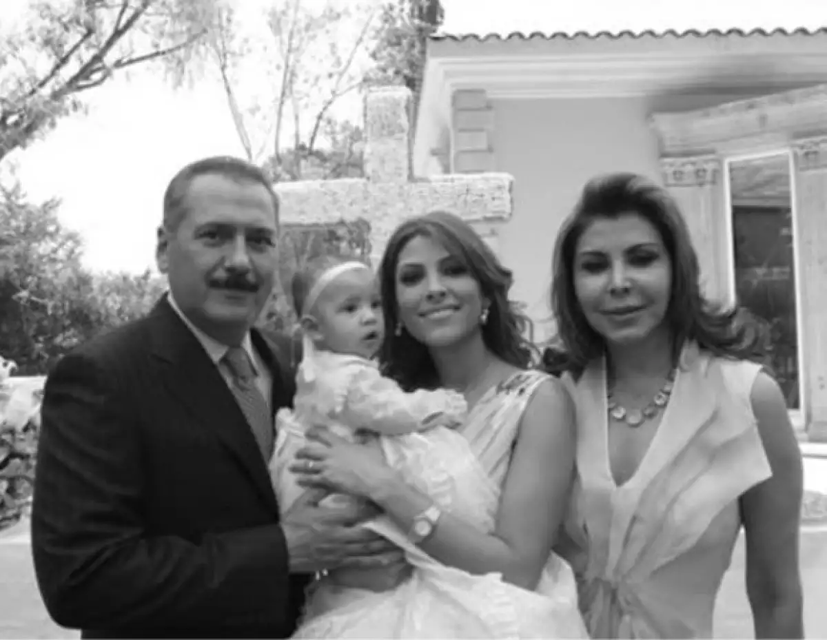 Es la única hija de Manlio Fabio Beltrones Rivera y Sylvia Sánchez.