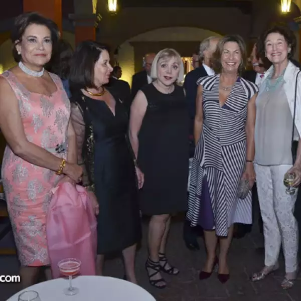 Marusa y Patricia Suárez, Malu Montes de Oca de Heygman, Marie Thérèse Arango y Julen de Gallardo