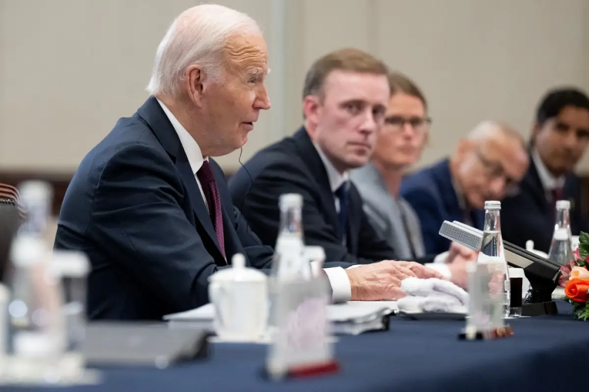 El presidente de los Estados Unidos, Joe Biden, se reúne con el presidente chino Xi Jinping al margen de la cumbre de la Cooperación Económica Asia-Pacífico (APEC) en Lima, Perú, el 16 de noviembre de 2024.