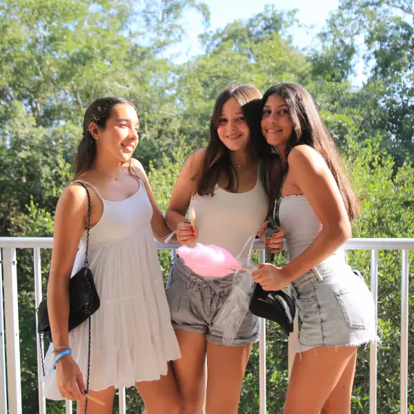 Renata Morones, Camia Zayas y Lisa Pomina 