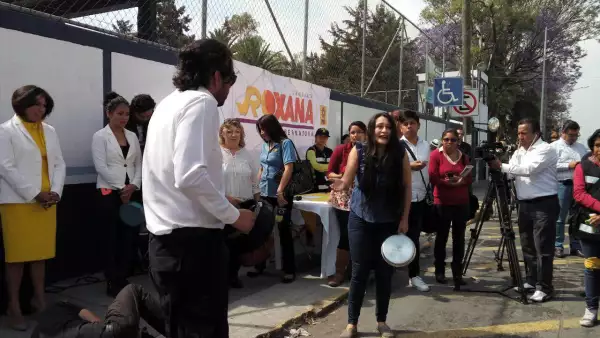 El equipo de la candidata fingió un robo frente a las oficinas de la dependencia. 