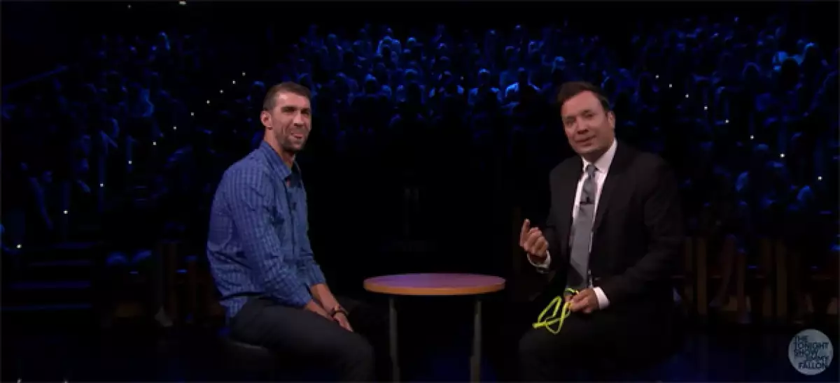 Aunque Michael Phelps está acostumbrado a ganar, el día ayer no tuvo la misma suerte y Jimmy Fallon lo derrotó en la ‘Egg Russian Roulette’ durante su programa.