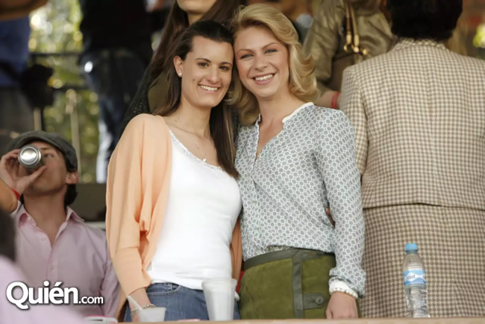 Isabel Orozpe,Olga Carlota