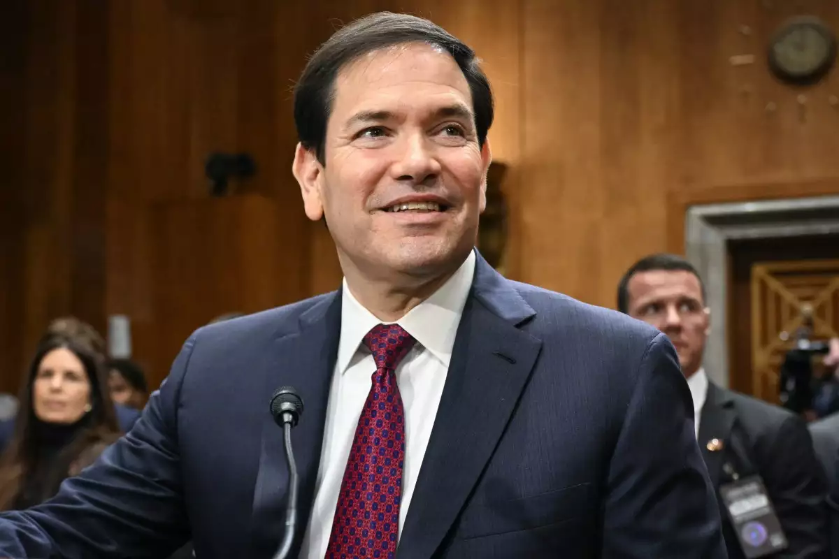 El Secretario de Estado de los Estados Unidos, Marco Rubio, toma su asiento antes del inicio de una audiencia del Comité de Relaciones Exteriores del Senado para examinar la política de los Estados Unidos hacia Venezuela en el Capitolio en Washington, DC, el 28 de enero de 2026. El ejército estadounidense asaltó Caracas el 3 de enero y se apoderó de Nicolás Maduro, un némesis inquierdista de Washington desde hace mucho tiempo, y a su esposa, Cilia Flores.