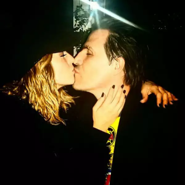 Claudia Álvarez y Billy Rovzar son una de las parejas que más comparten su amor en redes sociales.