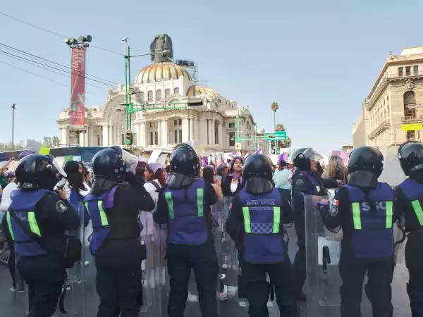 policias-8m.jpeg