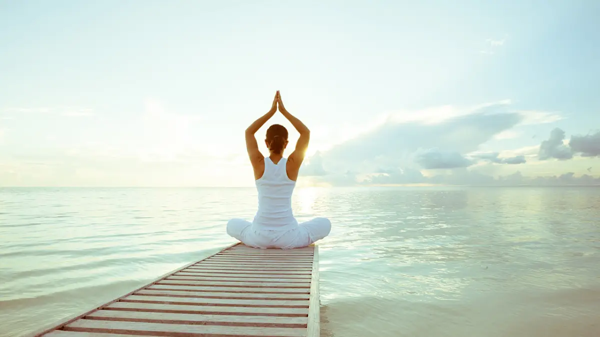 Estos son cuatro ejercicios para iniciarte en el mundo del yoga 
