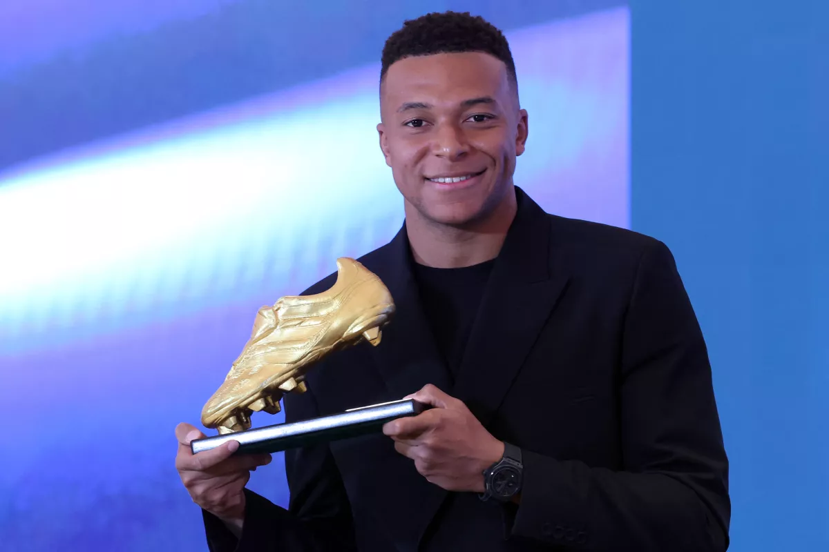 Mbappé recibe su Bota de Oro: “Quiero volver a ganarla el próximo año”
