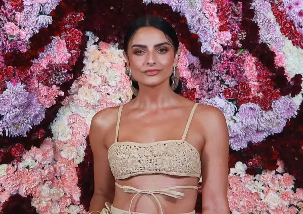 Aislinn Derbez