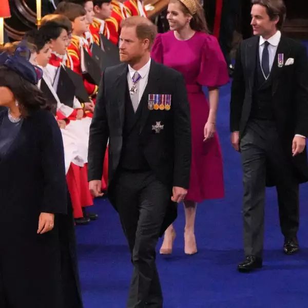 El príncipe Harry en la coronación del rey Carlos III