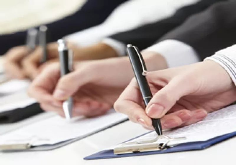 Los especialistas recomiendan proyectar confianza cuando se está en una entrevista de trabajo. (Foto: Photos to Go)