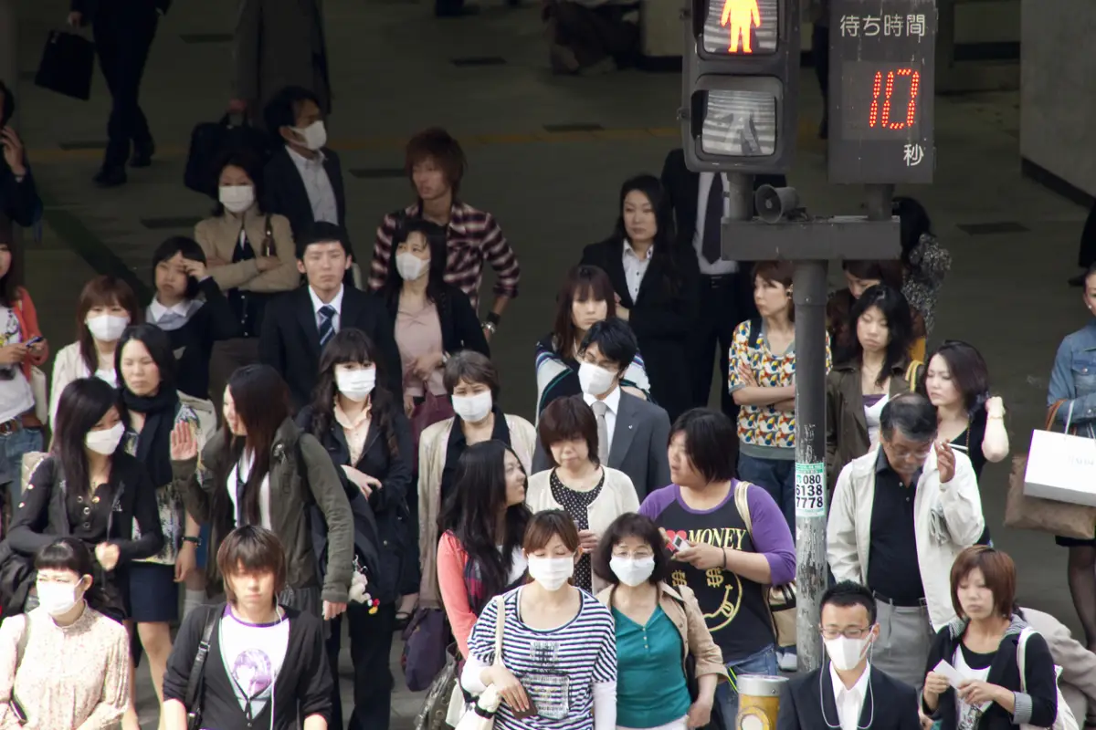 Personas con mascarillas en Japón