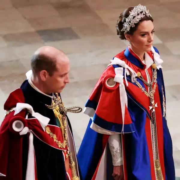 Miembros de la Familia Real Británica en la coronación del rey Carlos III