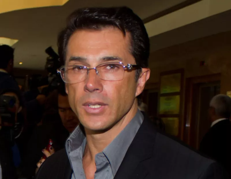 A pesar de que dijo que probablemente sea un sueño guajiro, el actor pide le devuelvan los pasaportes y visas de su familia.