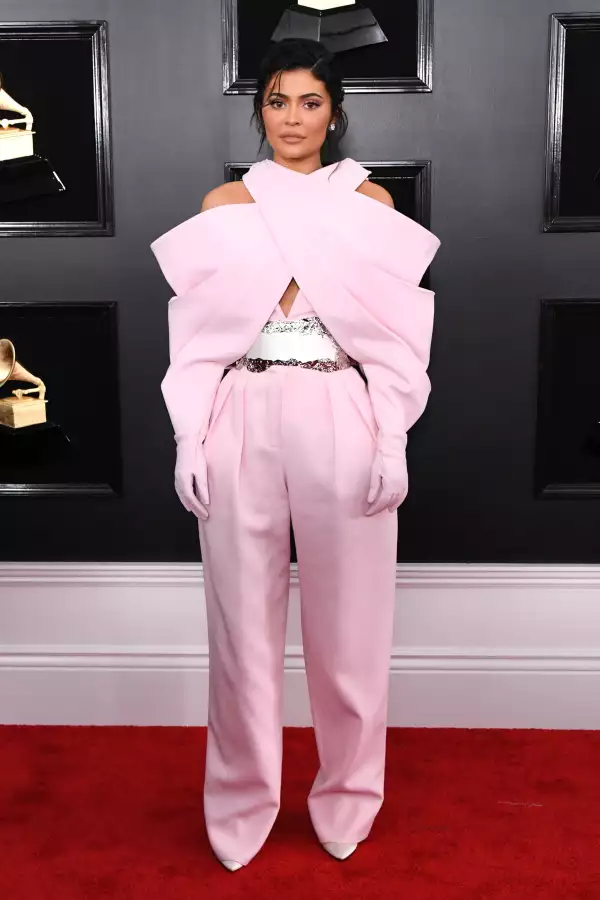 Kylie Jenner alfombra roja de los Grammy Awards