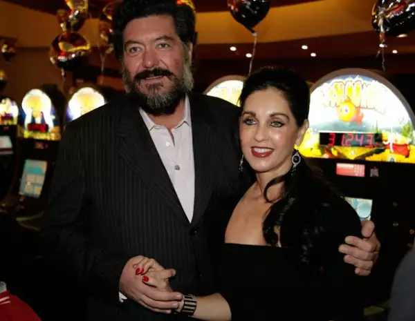 Gran parte de la vida de María Elvia de Hank giró en torno a su familia y es que al ser madre de 19 hijos, nueve propios y 10 de su esposo, Jorge Hank Rohn.