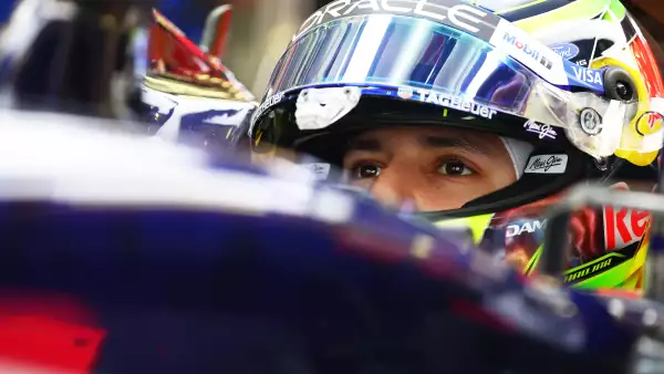 “Es bueno tenerlo a mi lado”, dice Hadjar sobre Verstappen como coequipero