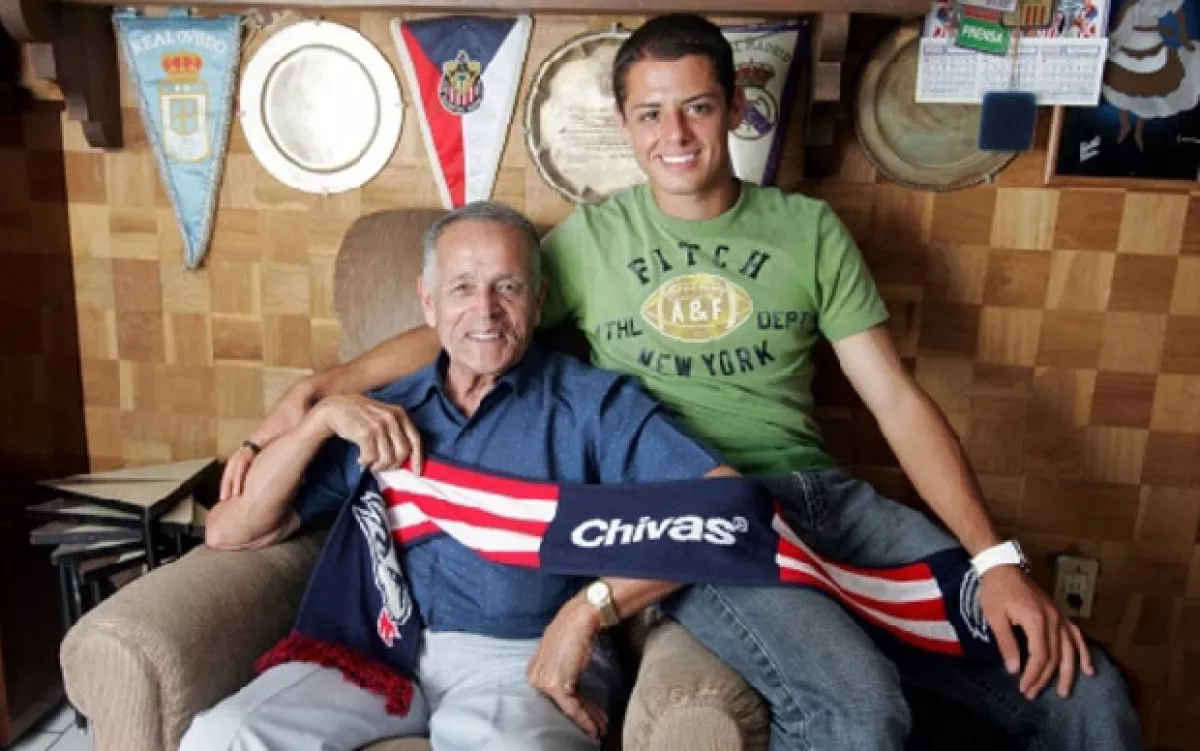 El futbolista lleva en las venas el amor por ese deporte, la herencia le viene de su abuelo quien tenía la misma profesión, pero tienen más cosas afines que el parentesco.