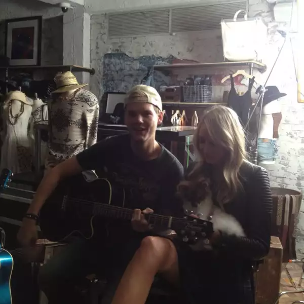 Muere Emily Goldberg, ex novia del fallecido DJ sueco Avicii